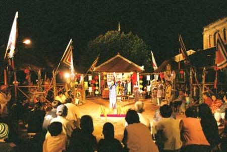 Enjoy Bai Choi singing in Hanoi - ảnh 1